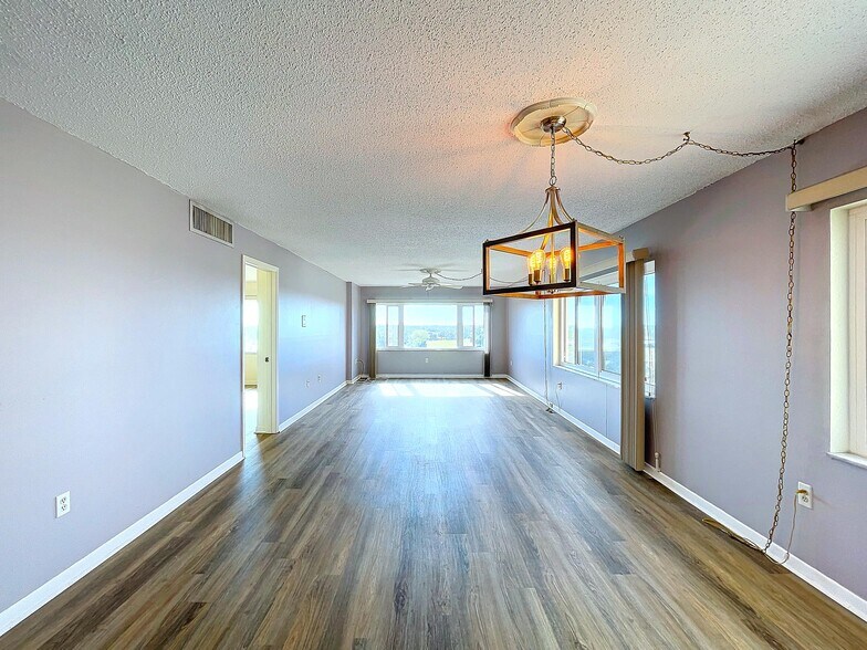 Building Photo - 8950 Park Blvd