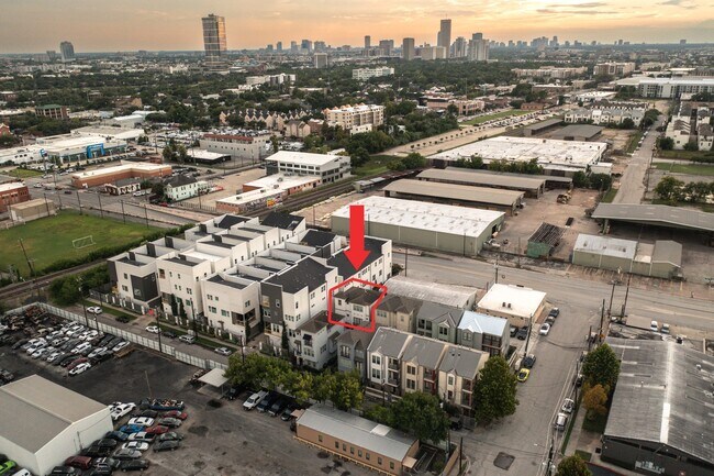 Building Photo - 1403 Dart St