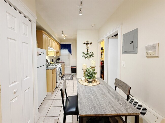 Building Photo - 73 Division St