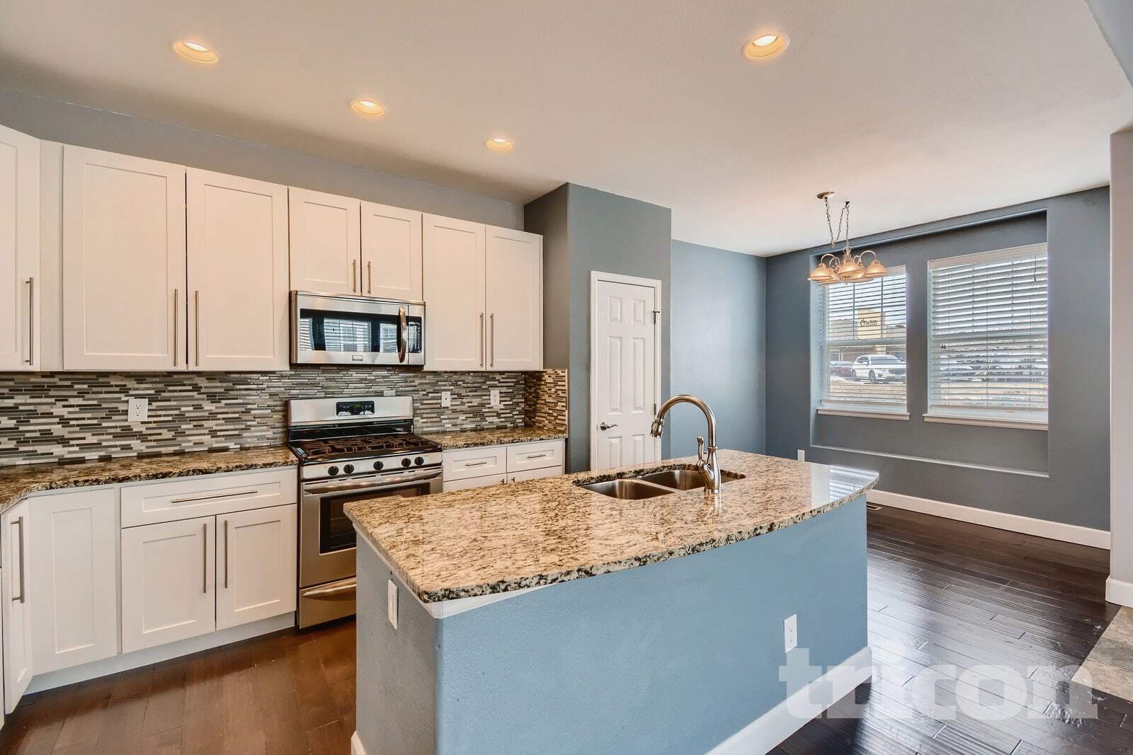 Building Photo - 9805 W Hinsdale Pl