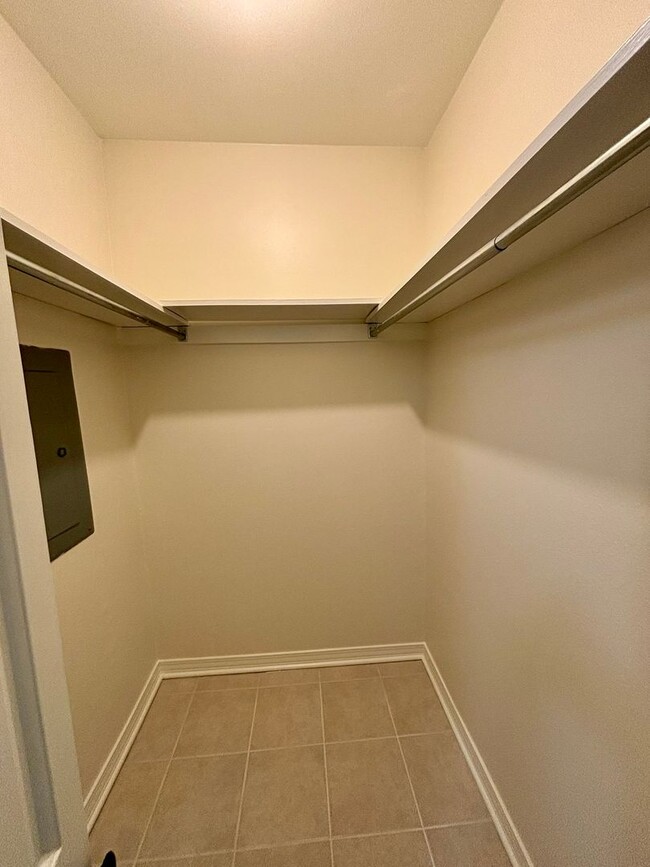 Building Photo - 5416 Heatherstone Dr