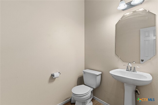 Building Photo - 5405 English Oak Dr