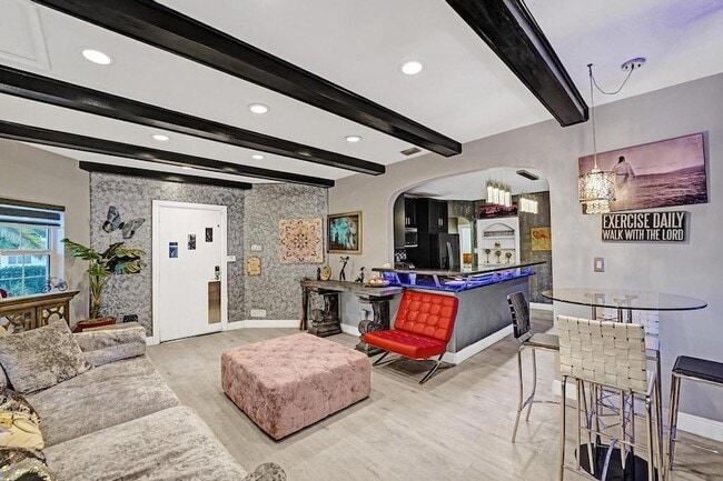 Building Photo - 2000 Jackson St