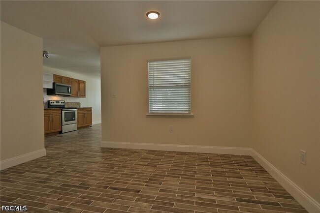 Building Photo - 11 California Rd