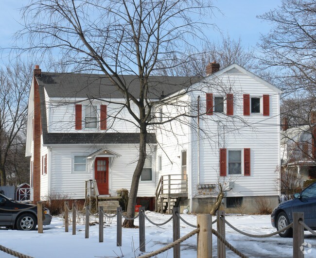 Building Photo - 610 W Beaver Ave