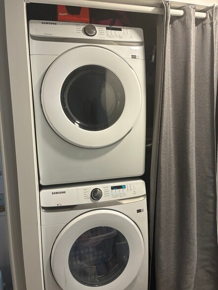 Building Photo - 511 Robin Dr