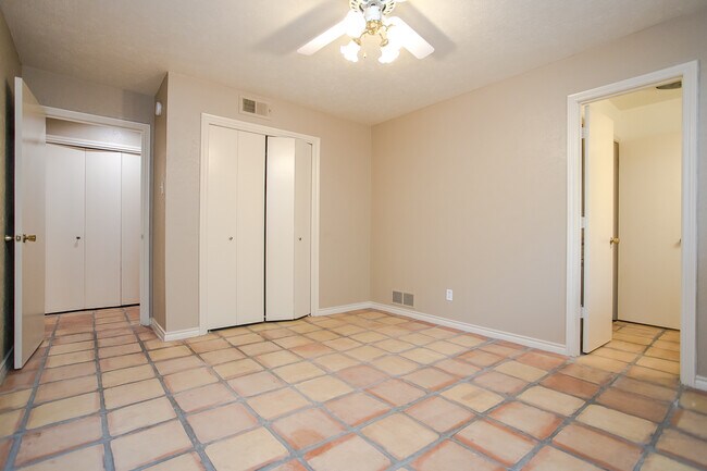 Building Photo - 10660 Pagewood Dr