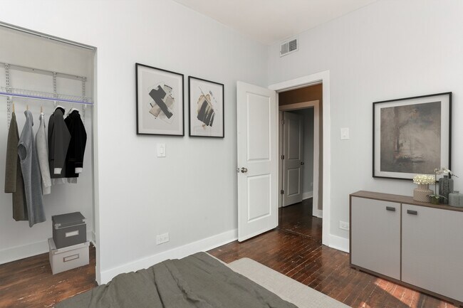 Building Photo - 2647 W Potomac Ave