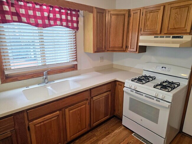 Building Photo - 5310 Brookview Dr