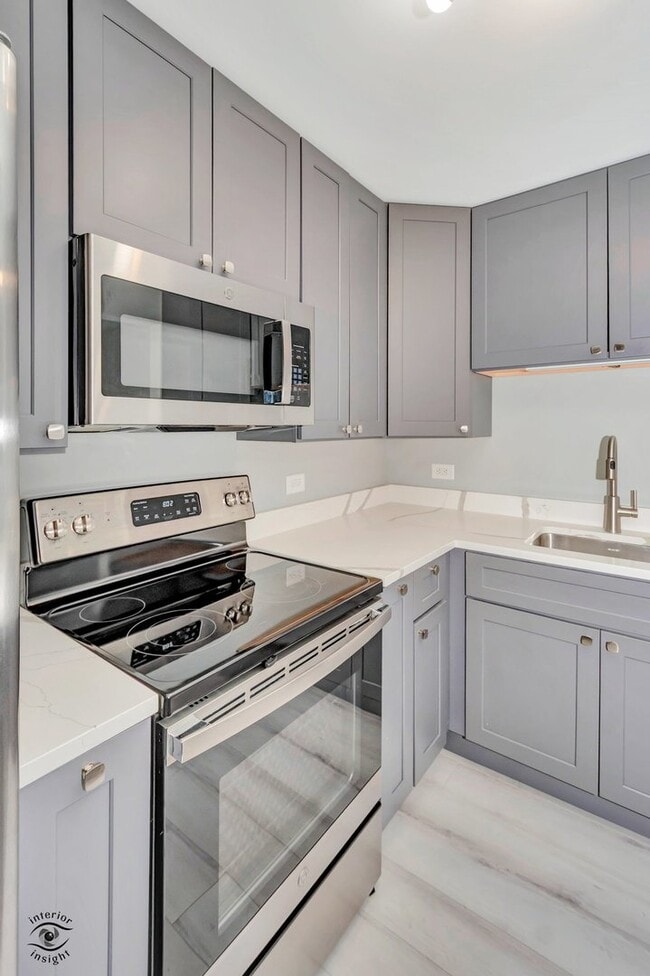 Building Photo - 7302 Blackstone Ave