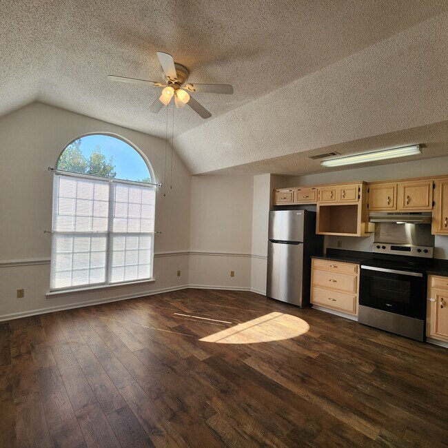 Building Photo - 130 Paloma Dr