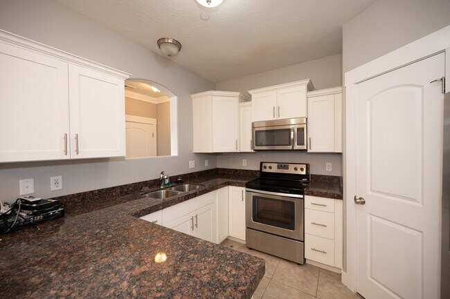 Building Photo - Main Floor Condo in Saratoga Springs!