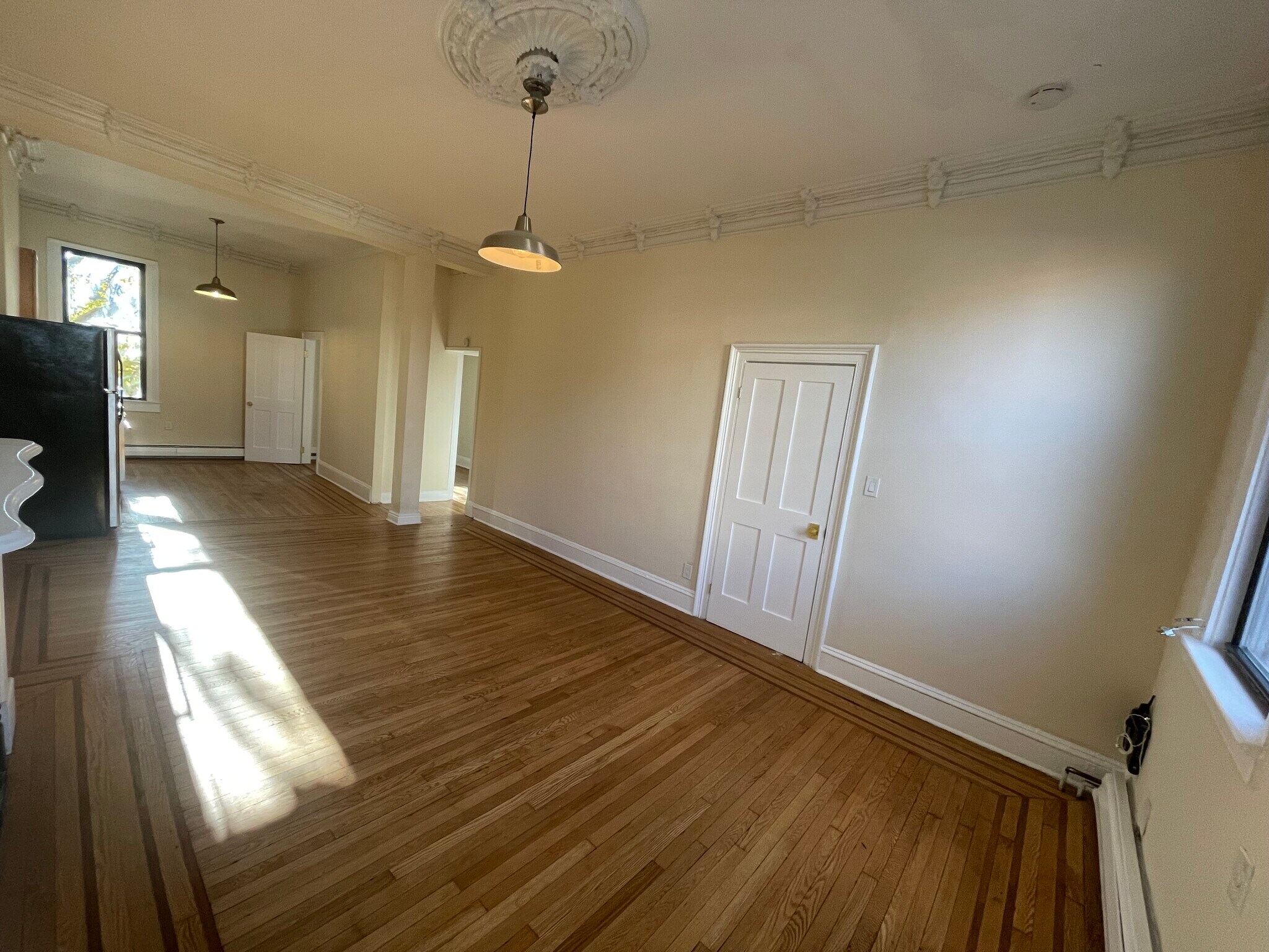 Building Photo - 19 Henry St