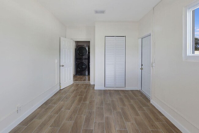 Building Photo - 710 Cayuga St