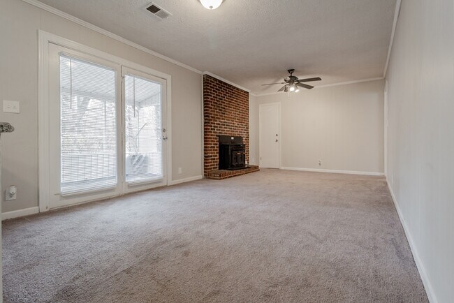 Building Photo - REDUCED!