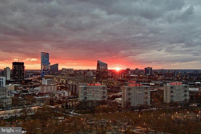 Building Photo - 2001 Hamilton St