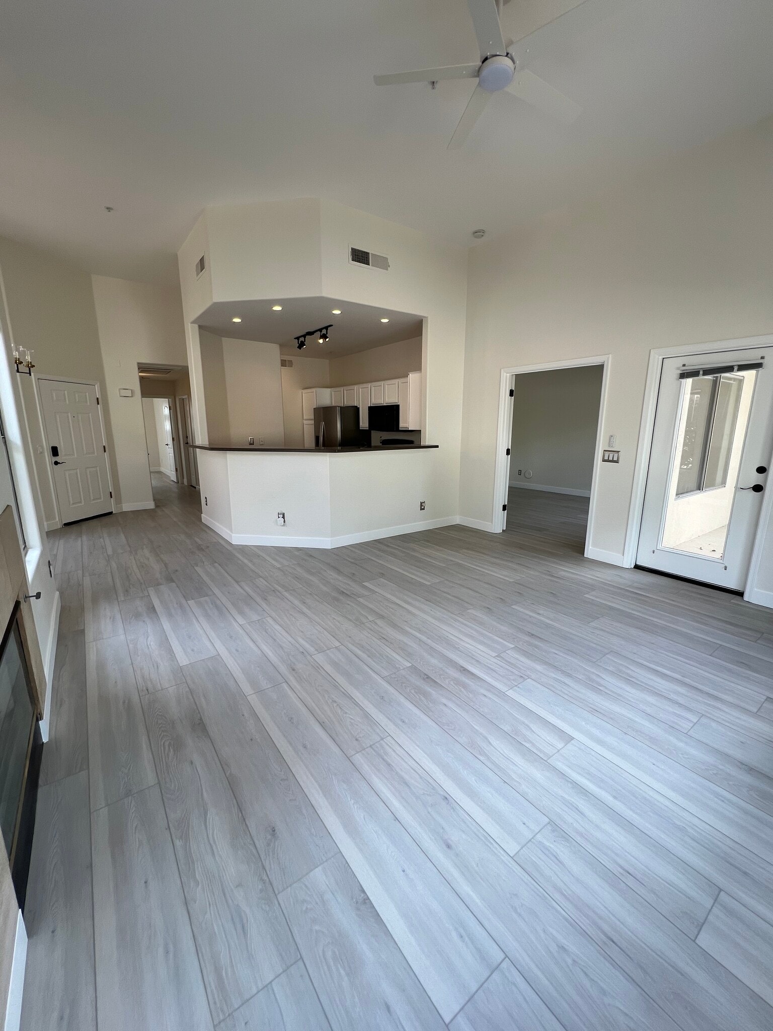 Building Photo - 9070 E Gary Rd