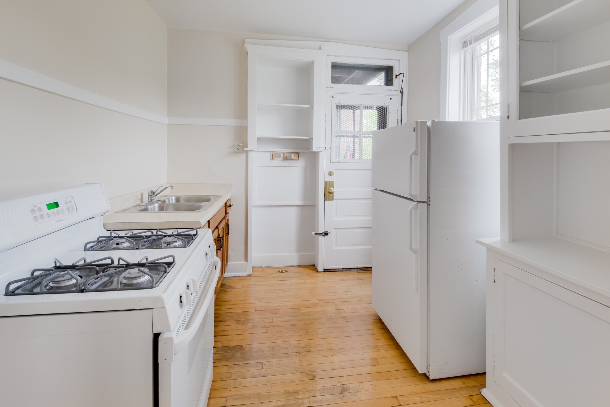 Building Photo - 1919 W Estes Ave