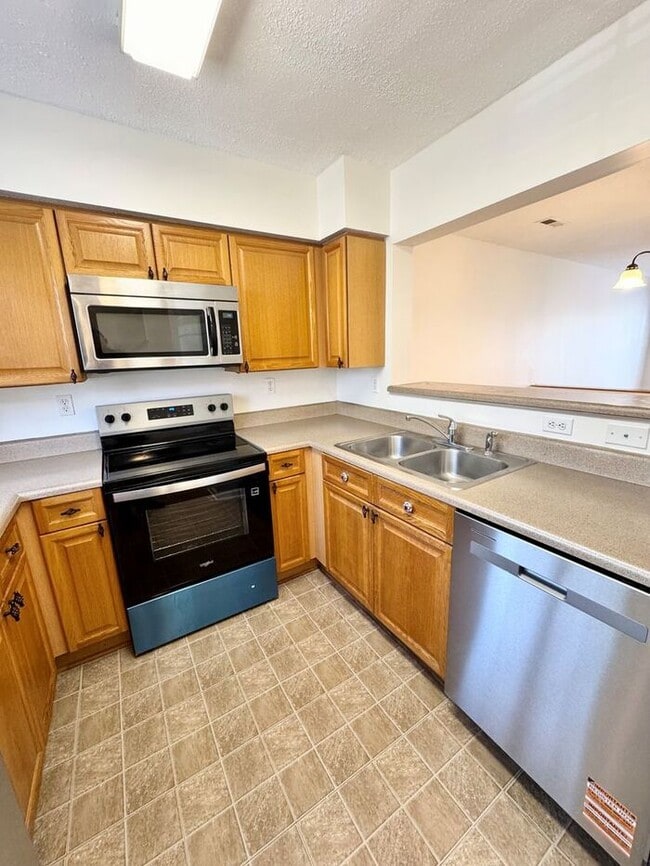 Building Photo - 2-bedroom Mathews Townhome