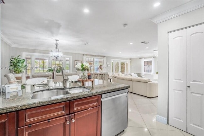 Building Photo - 1820 Vista Way