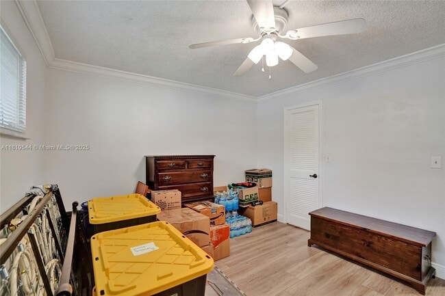 Building Photo - 9410 N Hollybrook Lake Dr