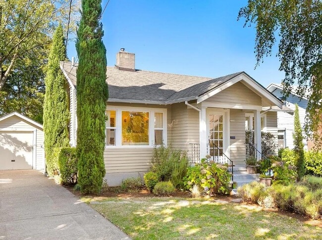 Primary Photo - 3335 NE 52nd Ave