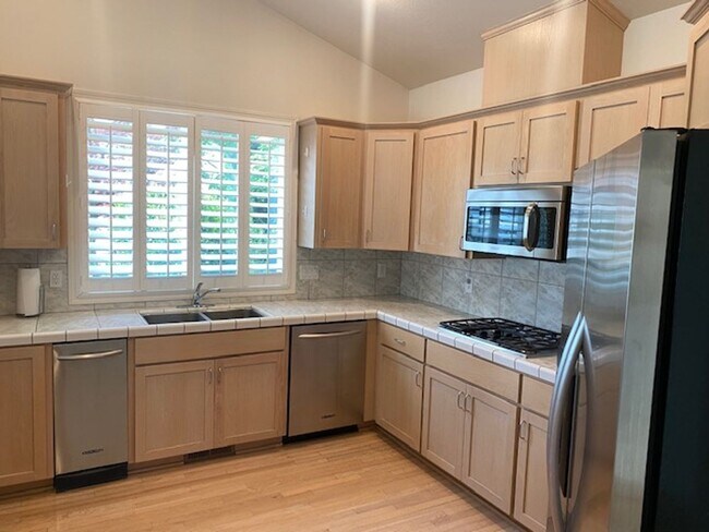 Building Photo - NEW TO MARKET, 3 BEDROOM EAST MEDFORD HOME