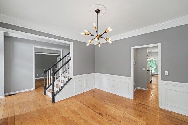 Building Photo - Exceptional 5-Bedroom Home with Finished Basement in Prime Location!