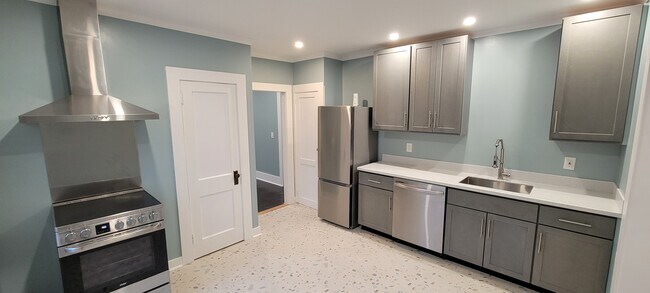 Building Photo - 187 Church St