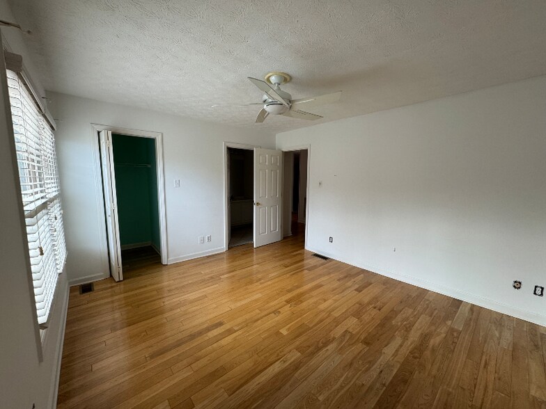 Building Photo - 1112 Greywood Dr