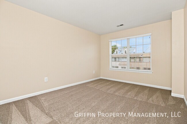 Building Photo - 1302 Ring Bill Loop