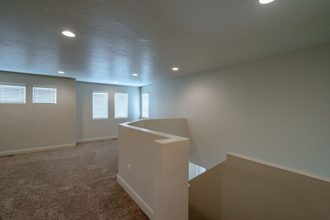 Building Photo - Stunning Home with 4 beds/2.5 baths and 3-Car Garage in Mulberry Estates