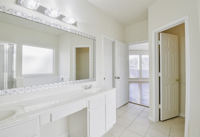 Building Photo - 6614 Halcyon Days Dr