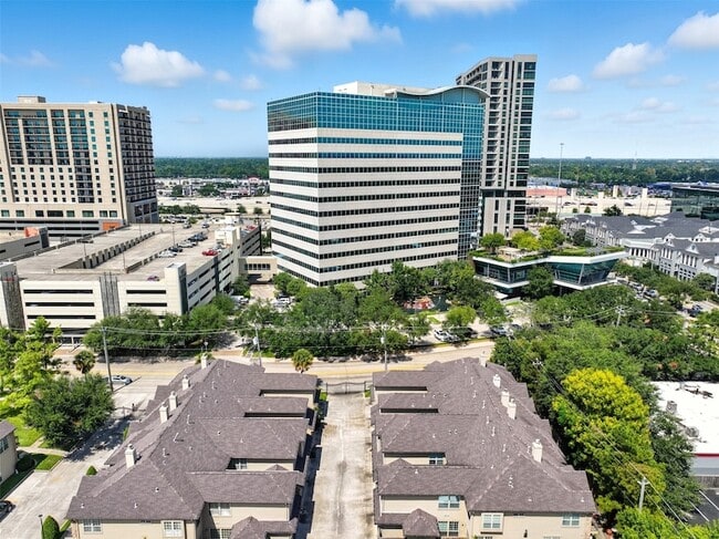 Building Photo - 1044 Memorial Village Dr