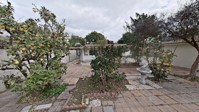 Building Photo - Large 4 Bedroom House in Fullerton - 2 Car...