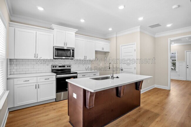 Building Photo - 3225 Venetian Dr