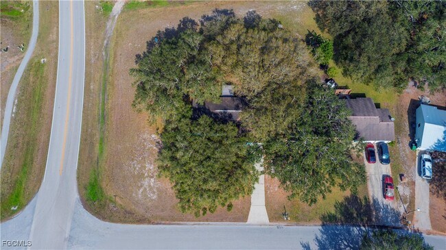 Building Photo - 4001 E Sunflower Cir