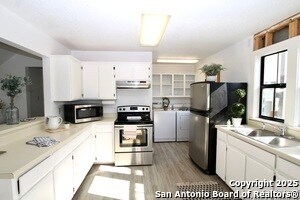 Building Photo - 912 NW Pebble Beach Dr