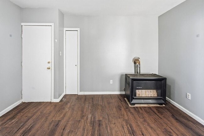 Building Photo - 391 Rivet St