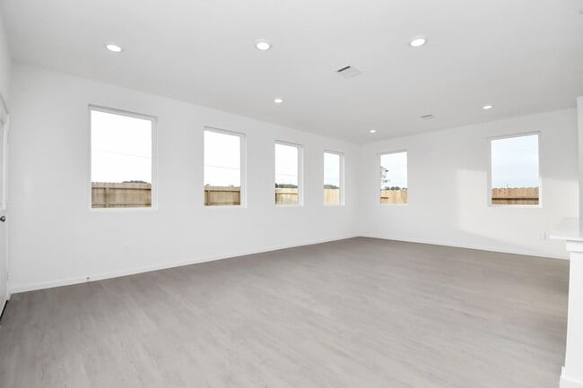 Building Photo - 934 Garden Path Dr