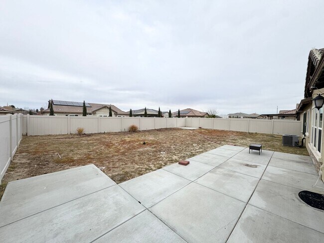 Building Photo - Beautiful 3 bedroom plus bonus room Home