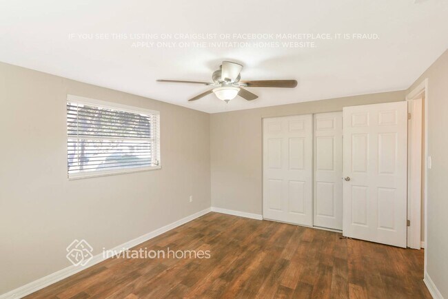 Building Photo - 10824 Oakdale Ave