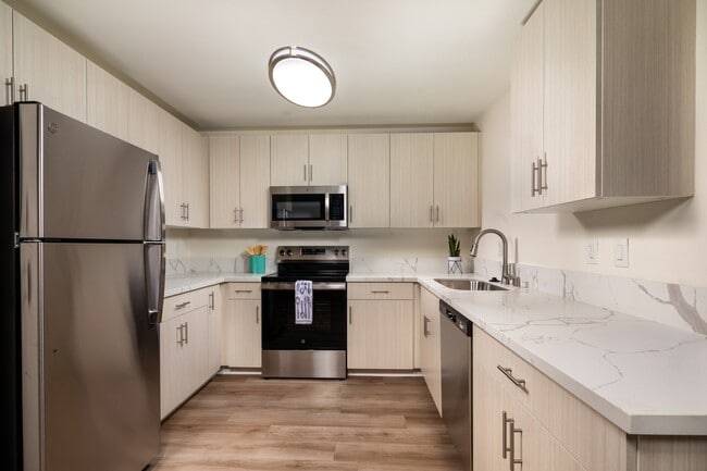 Building Photo - Shadowridge Woodbend