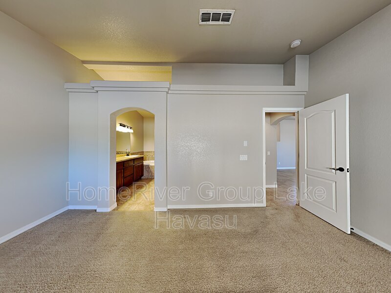 Building Photo - 3737 Tahitian Dr