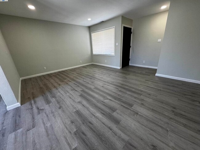 Building Photo - 610 Via Mirabel