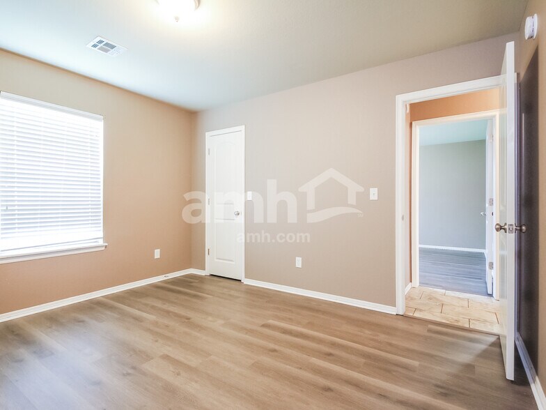 Building Photo - 1606 W Vicksburg Pl