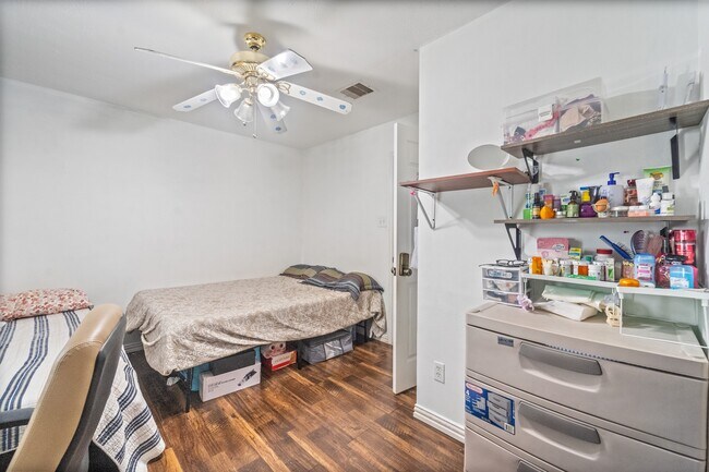 Building Photo - 7306 Kransburg Ranch Dr