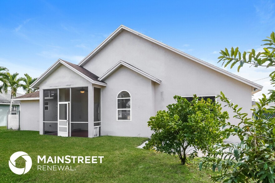 Building Photo - 1721 SW Whipple Ave