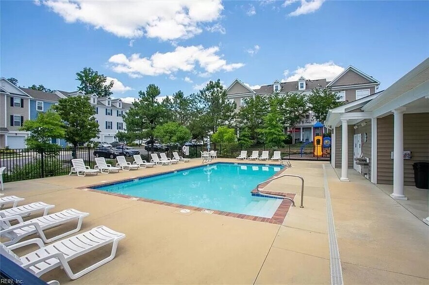 Pool - 1903 Prosperity Ct