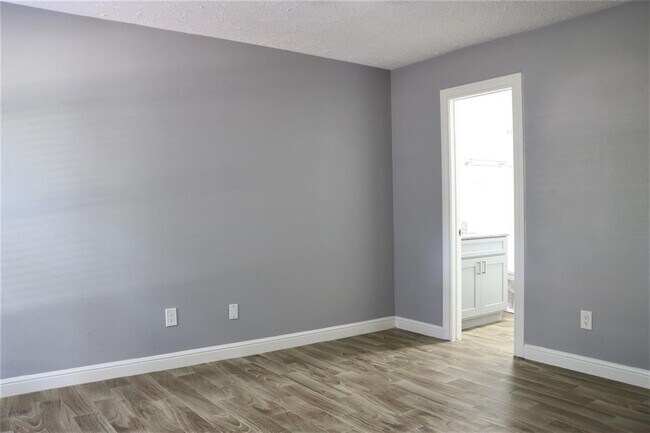 Building Photo - Beautiful 4-bedroom, 2-bath home